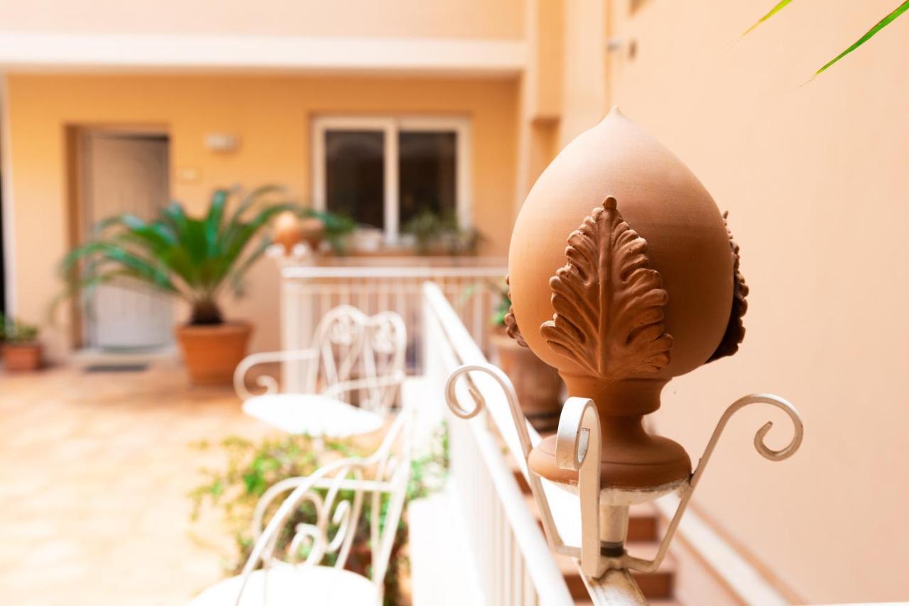 Ferienwohnung Il Cortile Delle Esperidi Lecce Exterior foto