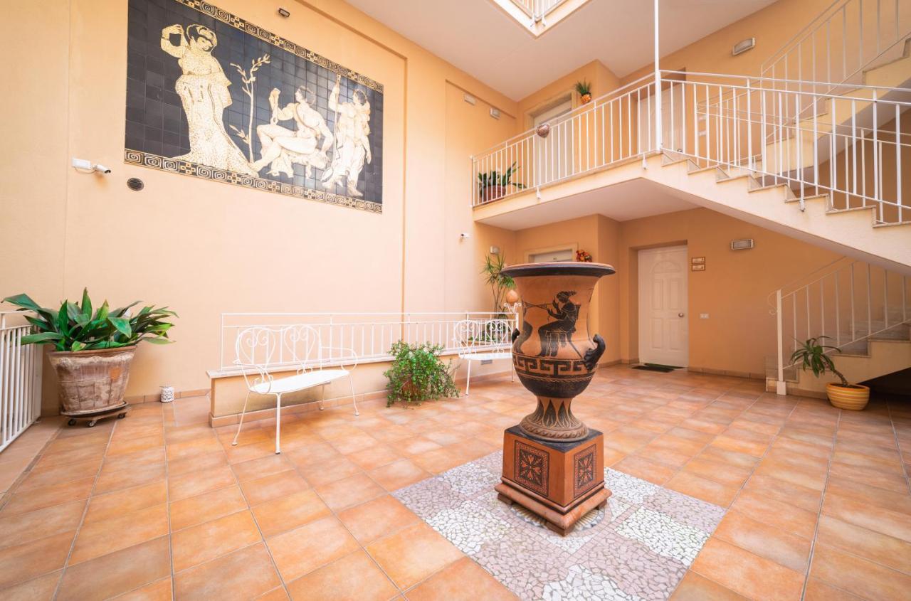 Ferienwohnung Il Cortile Delle Esperidi Lecce Exterior foto